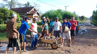 KEGIATAN GOTONG ROYONG KAMPUNG SRI PURNOMO 16 APRIL 2021